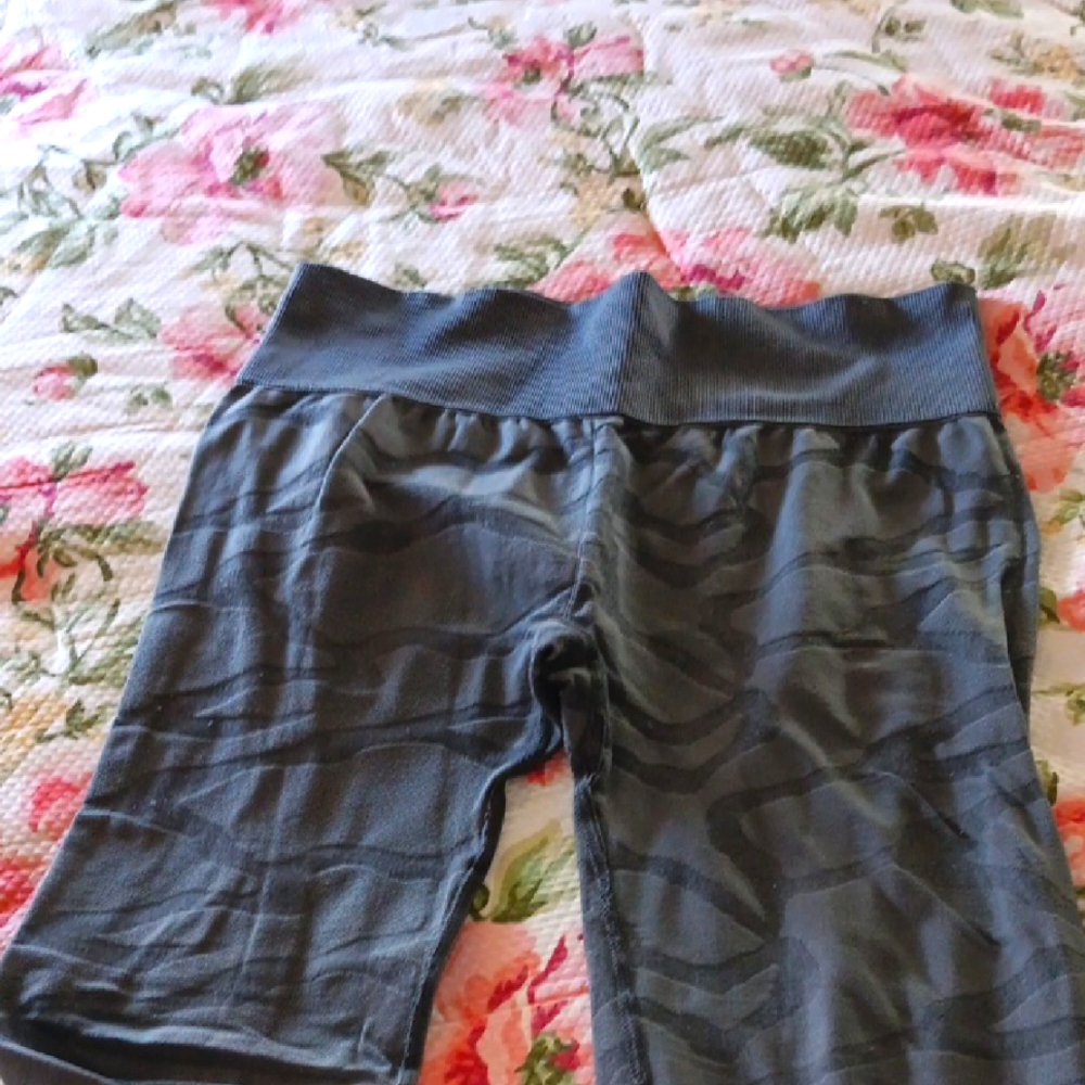 Stylish Gray / Green Stretch Pants